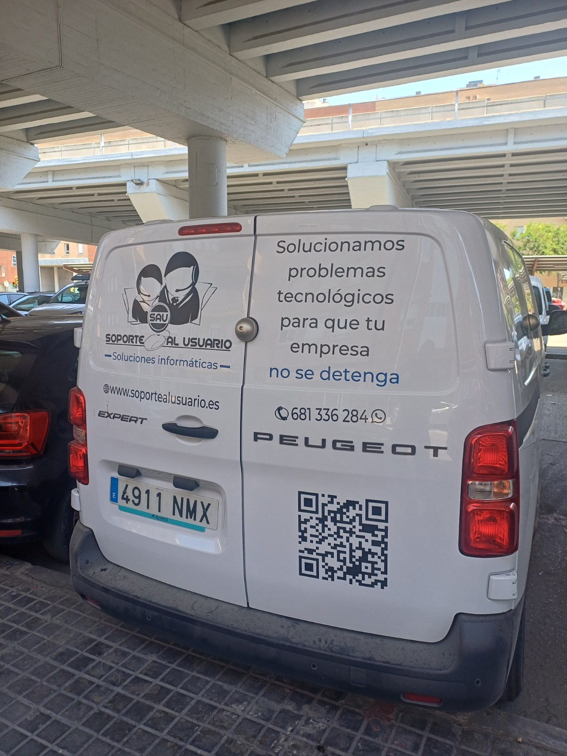 Rotulación de vehículo comercial